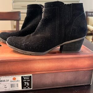 Blondo Valli black suede bootie. 7.5m